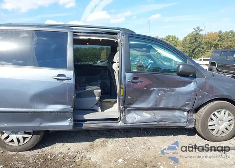 2010 Toyota Sienna Le z USA, uszkodzony, nr VIN 5TDKK4CC9AS332503